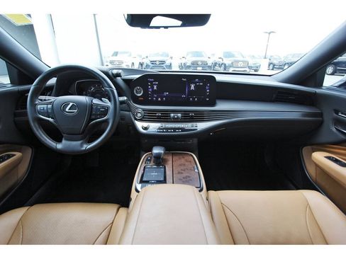 Used 2022 Lexus LS 500 RWD image 9