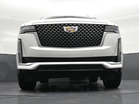 Used 2023 Cadillac Escalade Premium Luxury RWD image 33