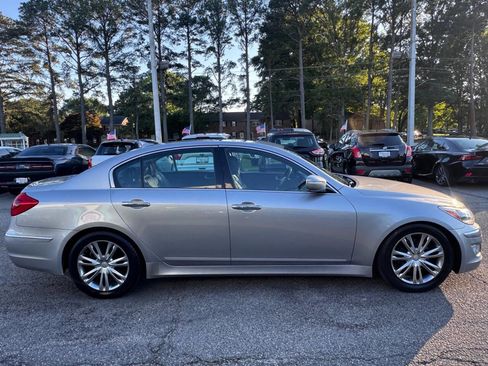 Used 2013 Hyundai Genesis 3.8 w/ Premium Pkg RWD image 5