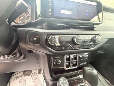 New 2026 Jeep Gladiator Sport AWD/4WD image 32
