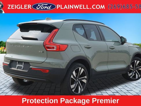Used 2023 Volvo XC40 B5 Plus w/ Driver Assist Package AWD/4WD image 4