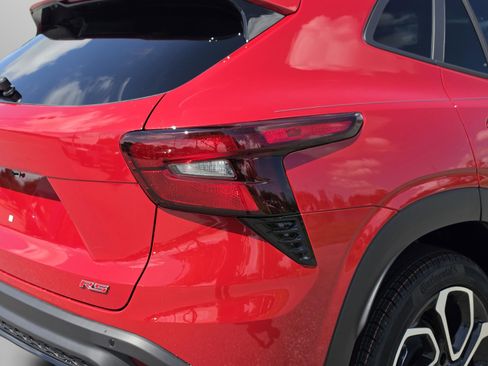 New 2026 Chevrolet Trax RS w/ Sunroof Package FWD image 36