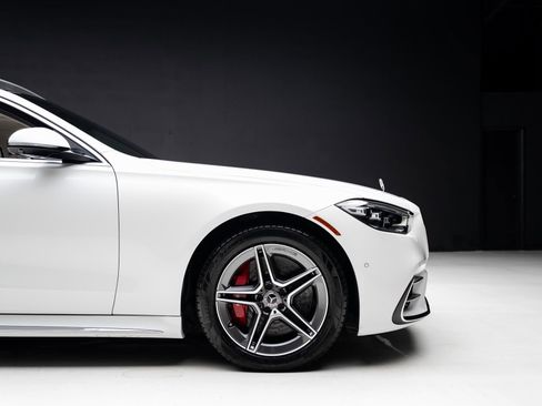 Used 2024 Mercedes-Benz S 580e 4MATIC Sedan w/ AMG Line image 39