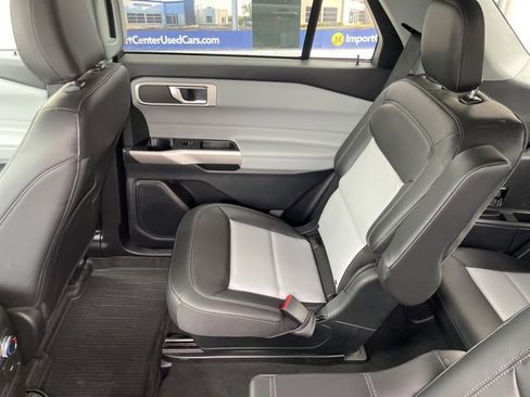 Used 2022 Ford Explorer XLT w/ Equipment Group 202A image 30