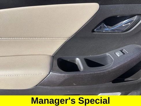 Used 2022 Chevrolet Traverse LS image 32