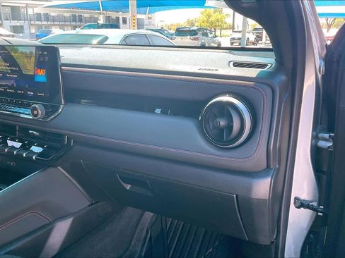 Used 2024 Chevrolet Colorado Z71 w/ Z71 Convenience Package 2 image 19