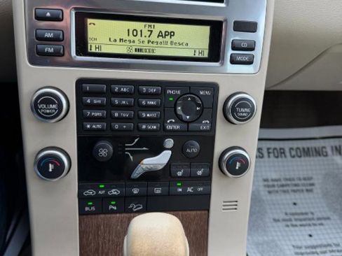 Used 2010 Volvo XC70 3.2 image 18