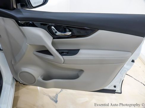 Used 2022 Nissan Rogue Sport SL w/ Premium Package image 31