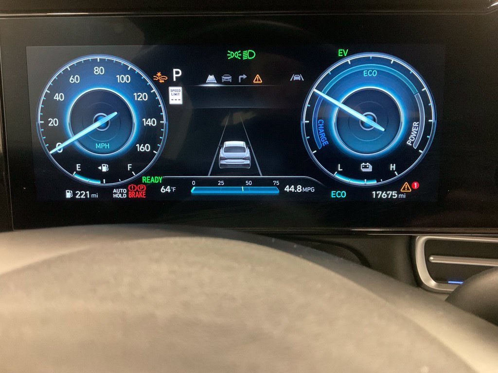 Used 2025 Hyundai Elantra Limited FWD image 2