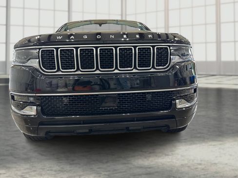 Used 2025 Jeep Wagoneer 4WD image 22