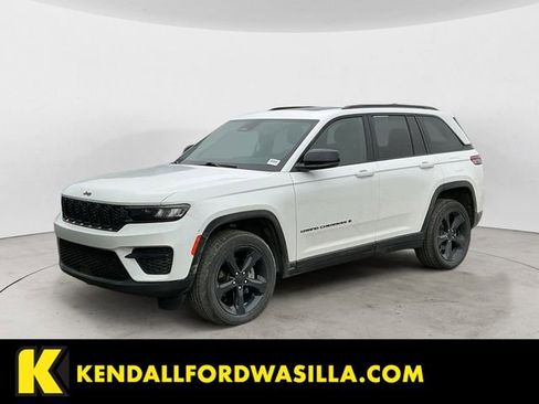 Used 2023 Jeep Grand Cherokee Altitude AWD/4WD image 1