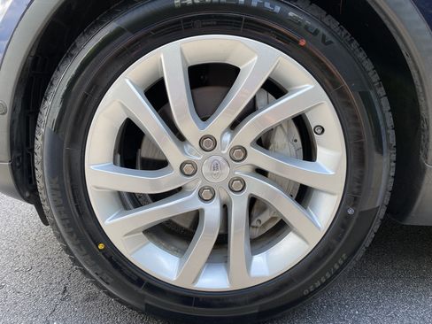 Used 2018 Land Rover Discovery HSE AWD/4WD image 41
