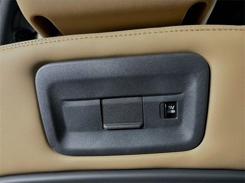 New 2026 Land Rover Discovery Dynamic SE image 25