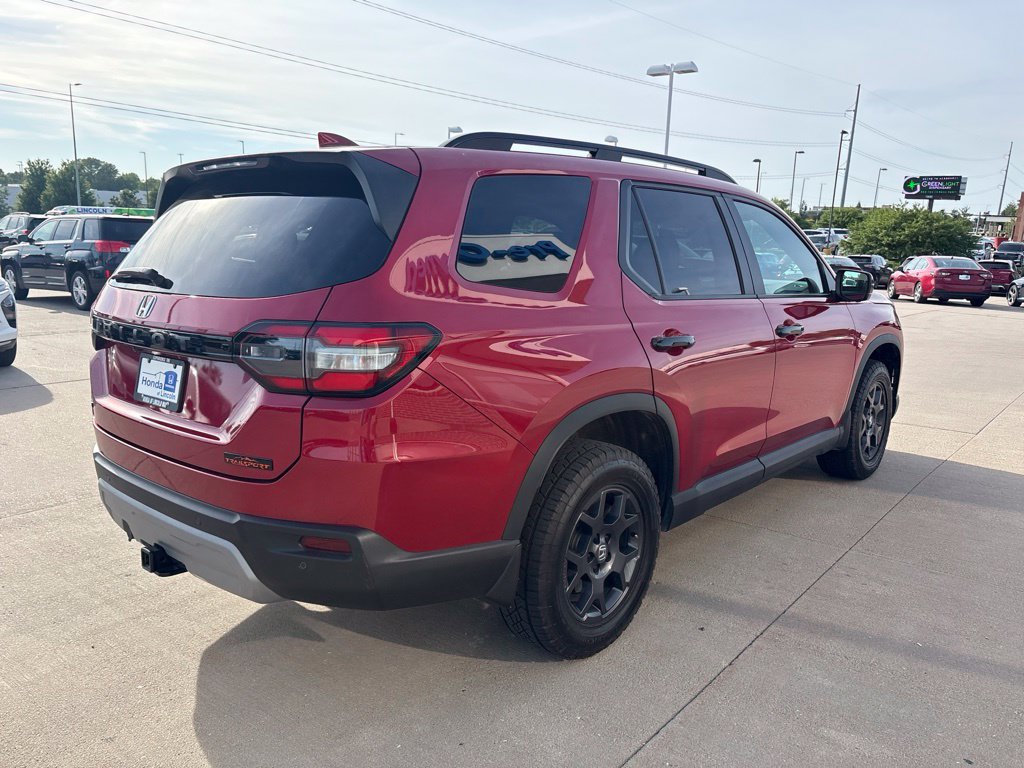 Certified 2025 Honda Pilot TrailSport image 5
