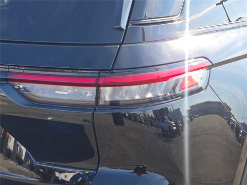 Certified 2025 Jeep Grand Cherokee Altitude image 14