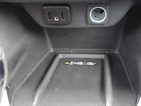 Used 2023 Chevrolet Traverse LT image 6