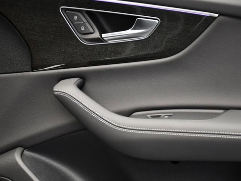 Used 2025 Audi Q8 Premium Plus image 45