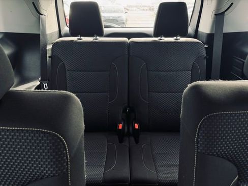 Used 2023 GMC Acadia SLE w/ Driver Convenience Package image 21