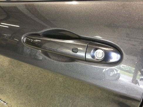 Used 2019 Jeep Cherokee Limited image 12