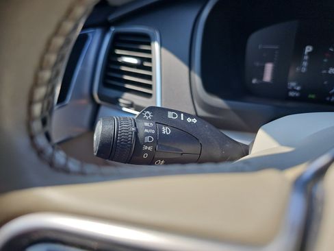 Used 2018 Volvo XC90 T5 Momentum w/ Convenience Package AWD/4WD image 33