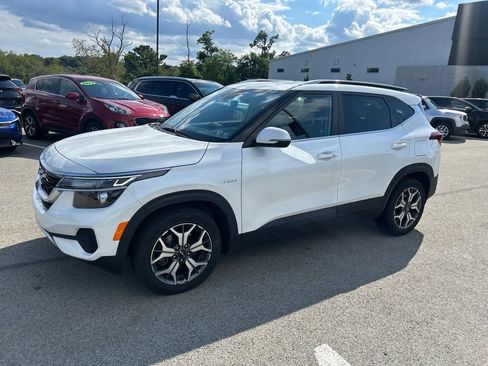 Certified 2023 Kia Seltos EX AWD/4WD image 3