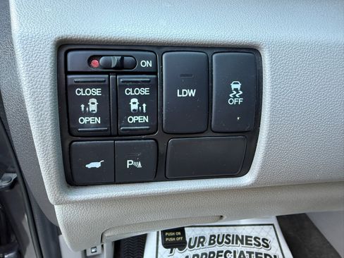 Used 2016 Honda Odyssey Touring Elite image 8