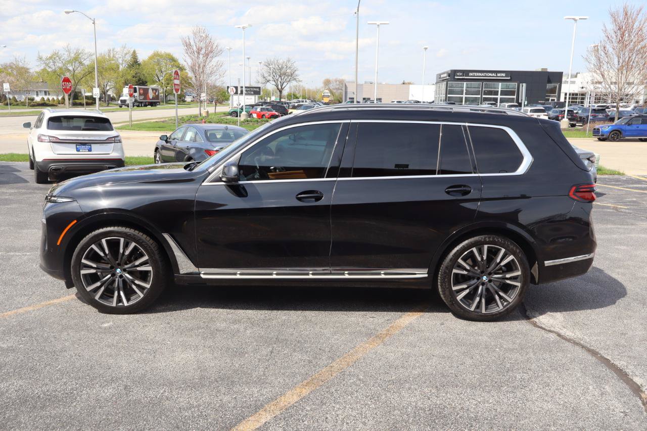 Used 2023 BMW X7 xDrive40i w/ Premium Package AWD/4WD image 3