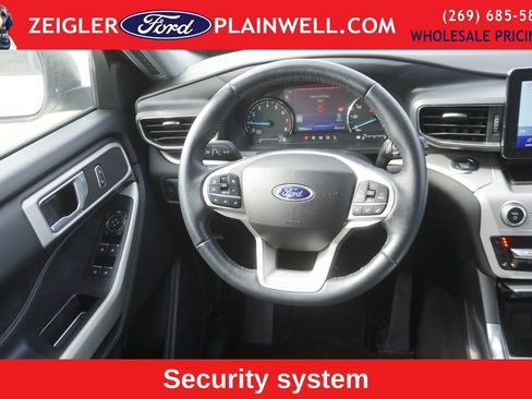 Used 2022 Ford Explorer XLT w/ Equipment Group 202A image 16