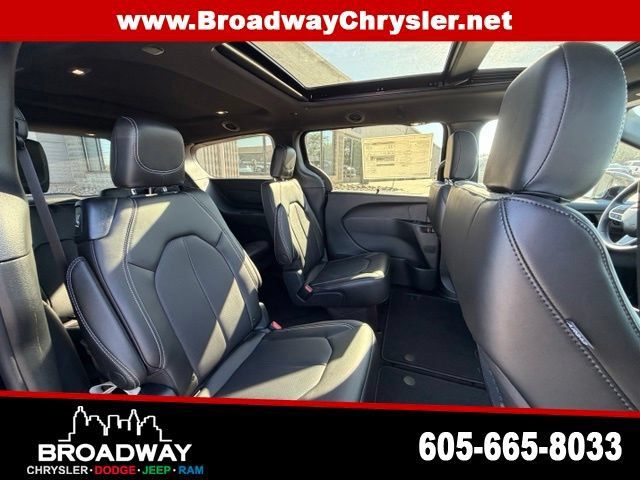 New 2027 Chrysler Pacifica Select FWD image 11