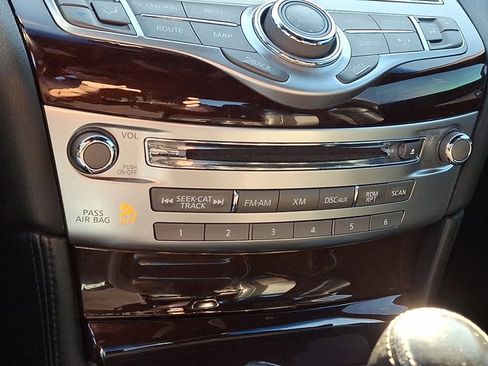 Used 2015 INFINITI Q70 3.7 w/ Sport Package image 17