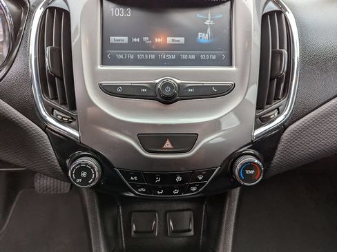 Used 2018 Chevrolet Cruze LT FWD image 22