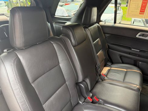Used 2014 Ford Explorer XLT w/ Equipment Group 202A AWD/4WD image 28