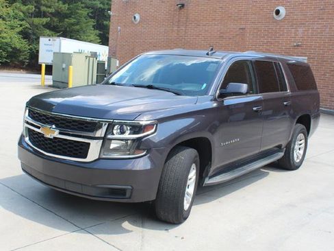 Used 2016 Chevrolet Suburban LT image 2