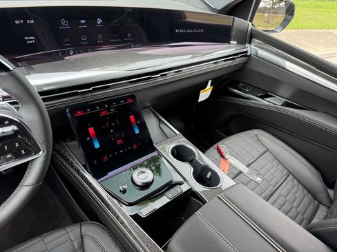 New 2026 Cadillac Escalade V w/ LPO, ONYX Package AWD/4WD image 31