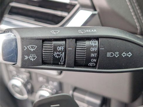 Used 2025 GMC Yukon Denali w/ Advanced Technology Package AWD/4WD image 27