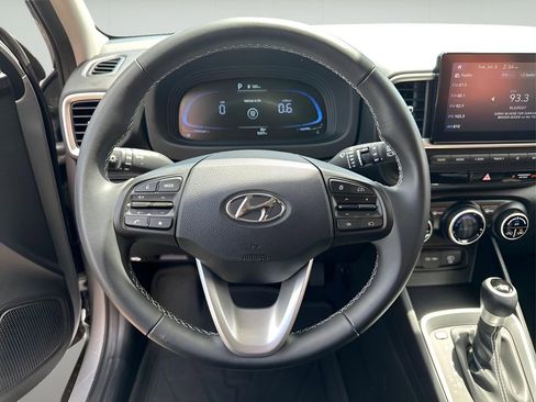 Used 2025 Hyundai Venue SEL image 28