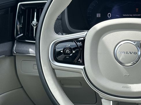 New 2026 Volvo XC90 T8 Ultra w/ Protection Package Premier AWD/4WD image 8