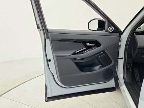 Used 2025 Land Rover Range Rover Evoque S image 27