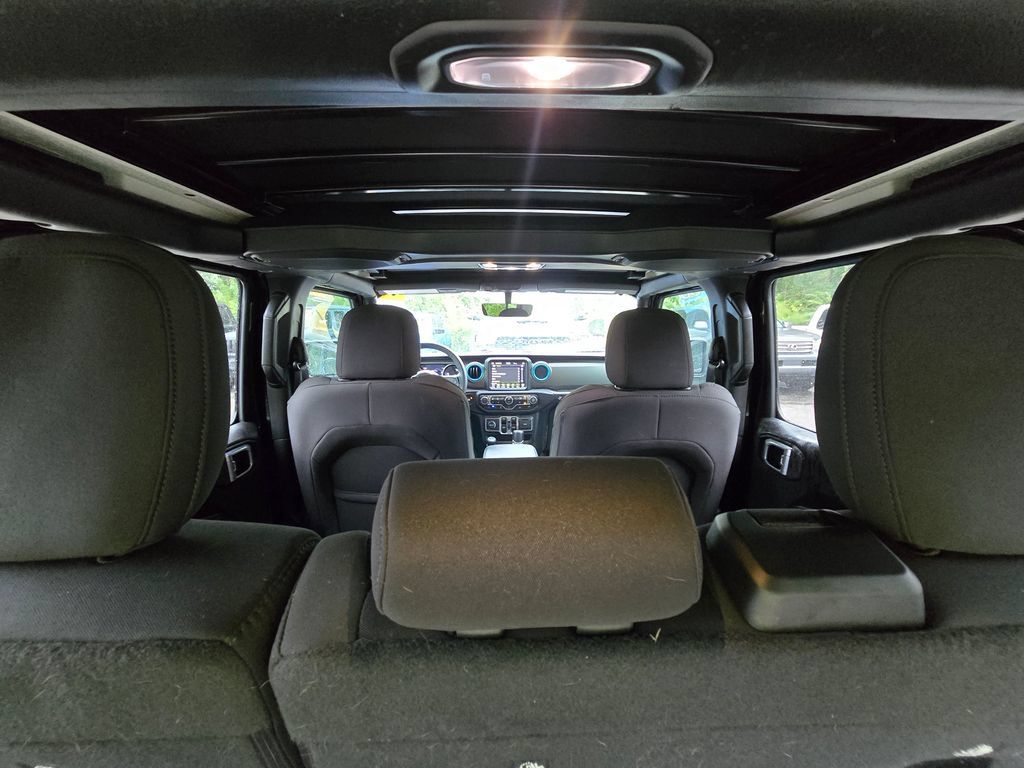 Used 2023 Jeep Wrangler Unlimited w/ Sun & Screen Package AWD/4WD image 29