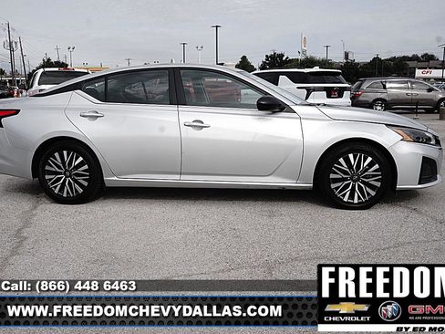 Used 2024 Nissan Altima 2.5 SV FWD image 38
