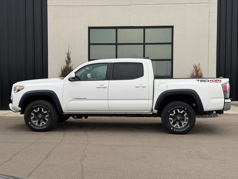 Used 2022 Toyota Tacoma 4x4 Double Cab image 2