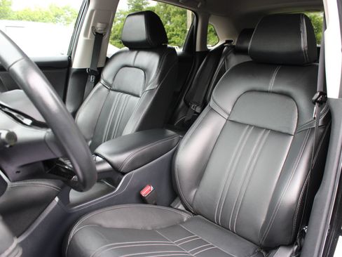 Used 2025 Honda HR-V EX-L image 14