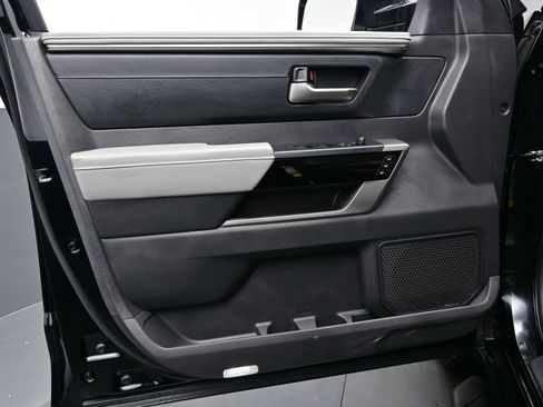 Used 2025 Toyota Tundra Limited image 9