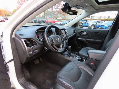 Used 2021 Jeep Cherokee Limited image 2