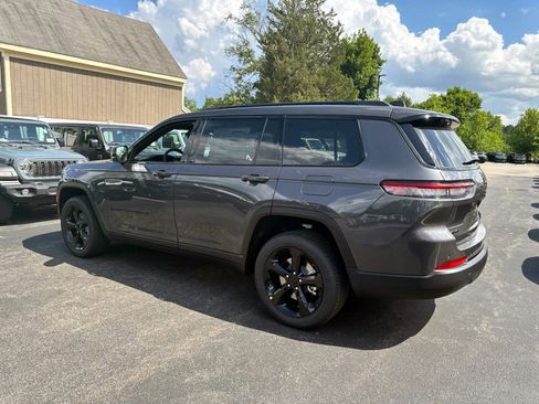 New 2025 Jeep Grand Cherokee L Altitude image 4