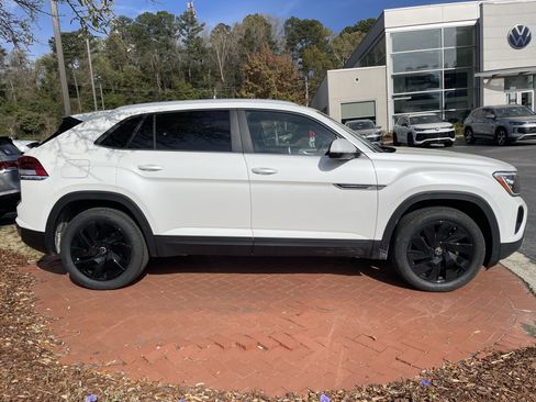 New 2026 Volkswagen Atlas Cross Sport SE FWD image 4