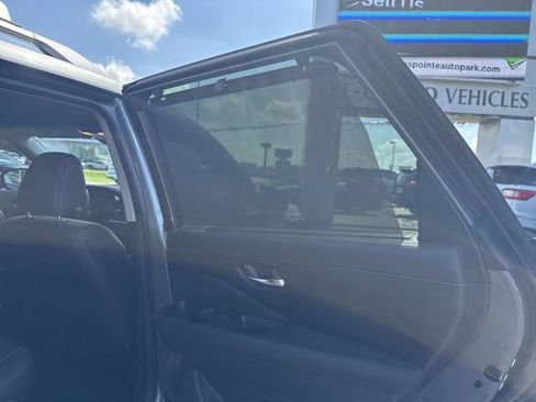 Used 2025 Nissan Pathfinder SL FWD image 16