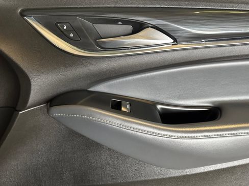 Used 2024 Buick Enclave Premium image 20