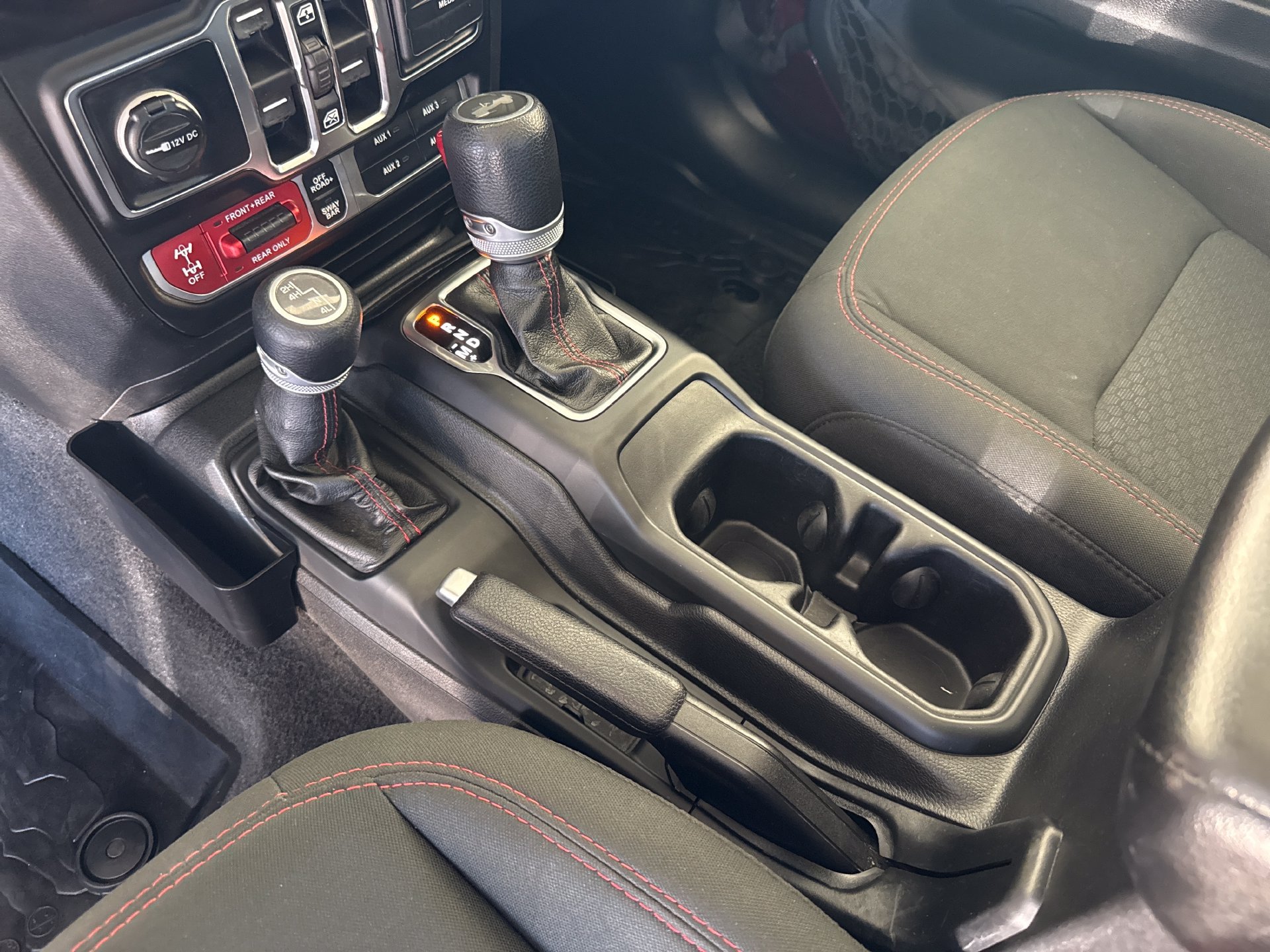 Used 2021 Jeep Wrangler Unlimited Rubicon w/ Cold Weather Group AWD/4WD image 14