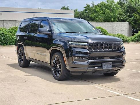 Used 2022 Jeep Grand Wagoneer Series II AWD/4WD image 4